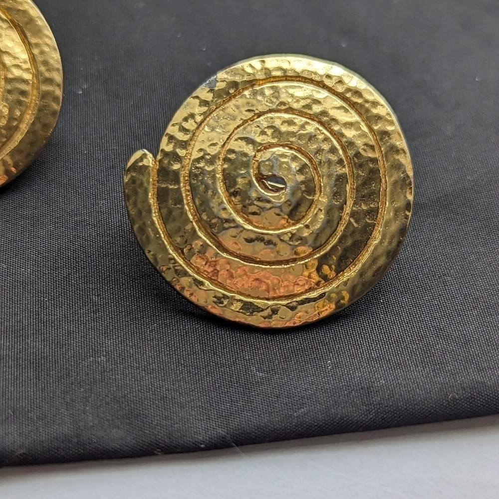 Monet Disk Earrings Signed Vintage Hammered 10kt gp gold toned coiled circular - Picture 7 of 11